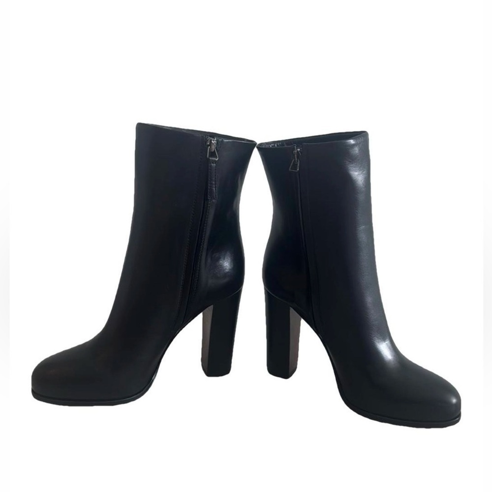 SCOOP Sleek Black Heeled Boots for Stylish Outings